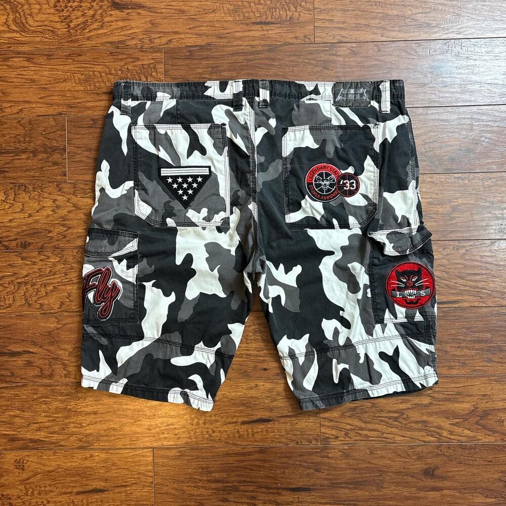 Vintage 2000s Legendary Status Baggy Camo Shorts With Patches Size 46